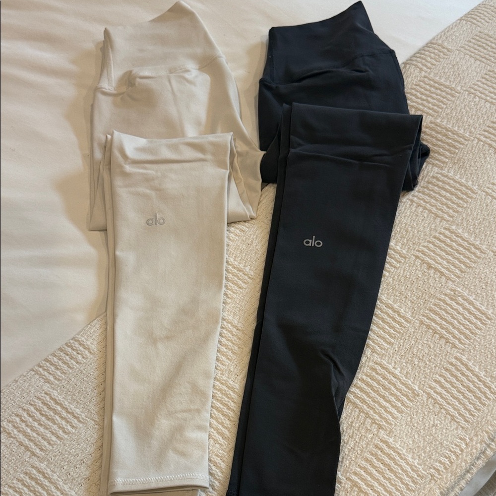 ALO Yoga High-Waist Leggings in gray & Cream
